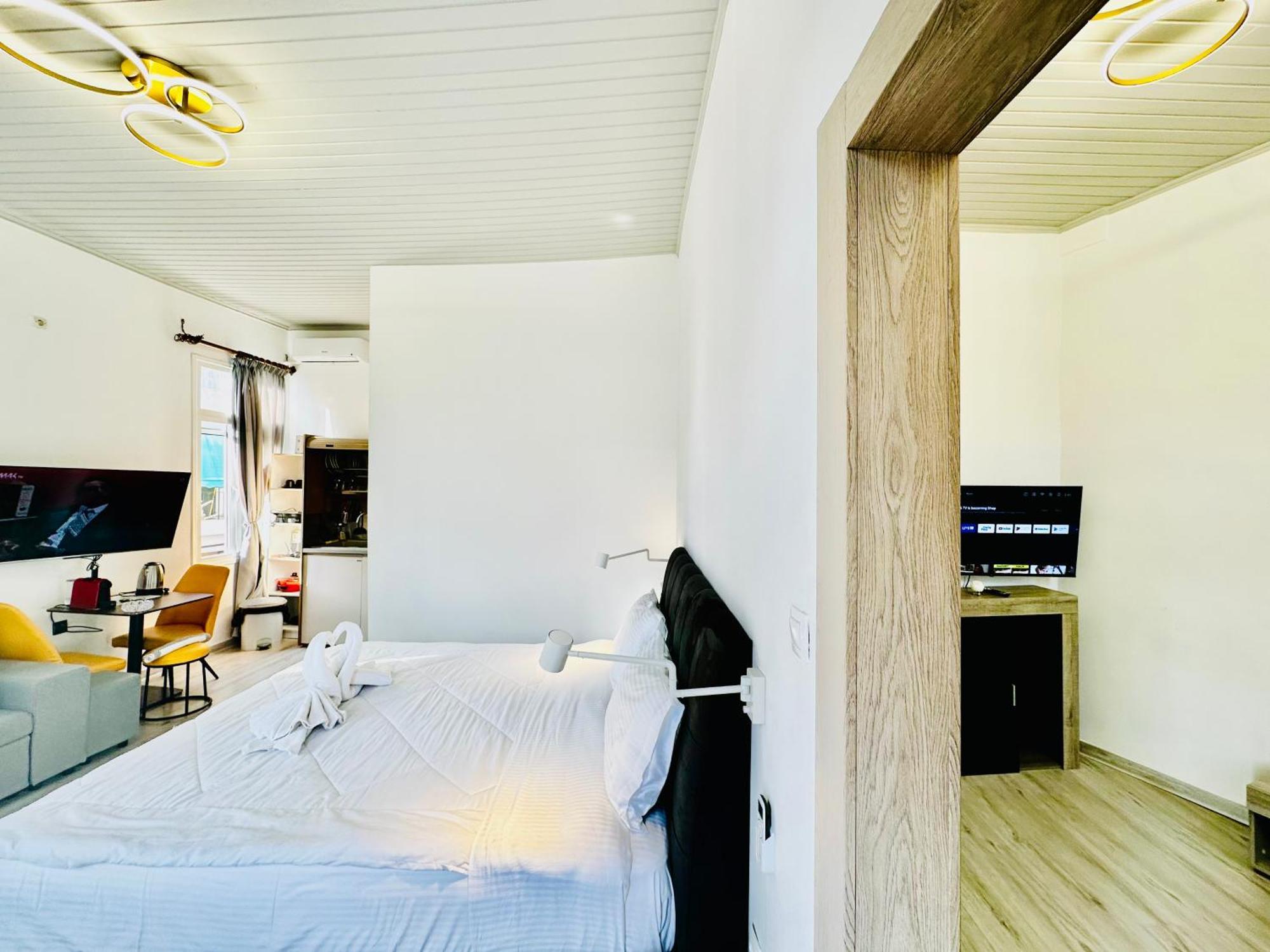Travelers Luxury Suites, Studios & Apartments Corfu  المظهر الخارجي الصورة