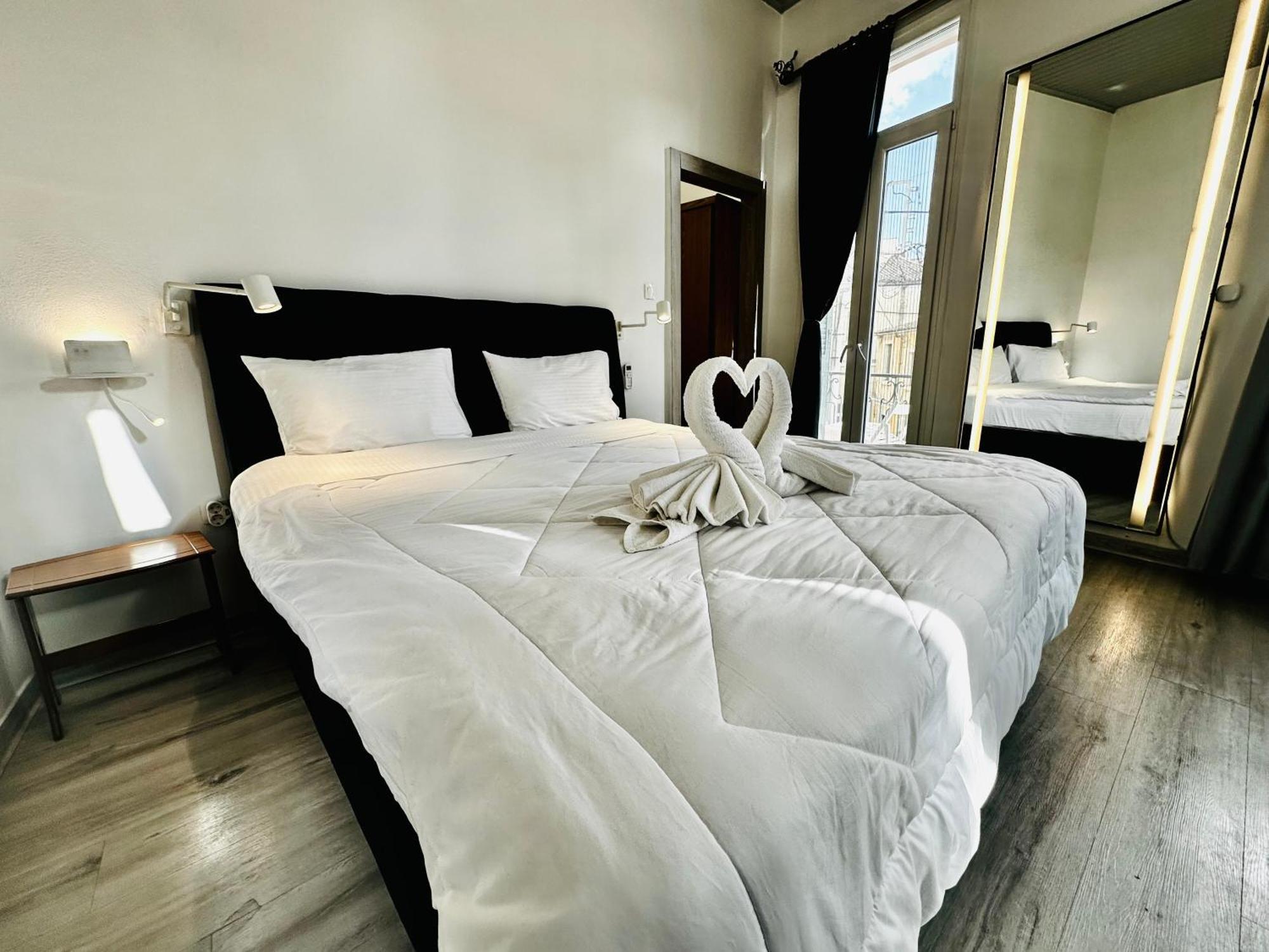 Travelers Luxury Suites, Studios & Apartments Corfu  المظهر الخارجي الصورة