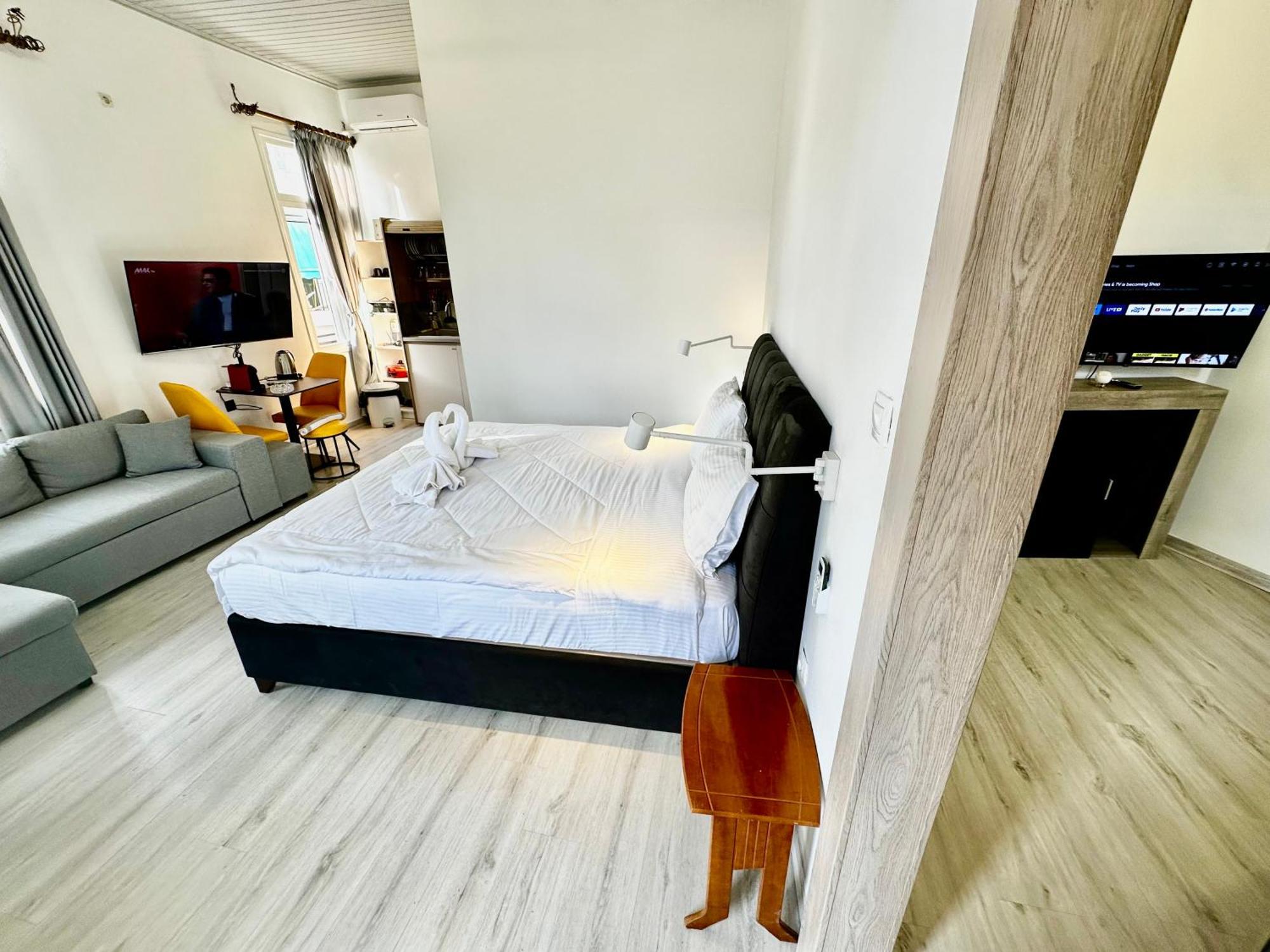 Travelers Luxury Suites, Studios & Apartments Corfu  المظهر الخارجي الصورة
